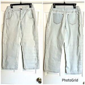 A Loves A Wide Leg Lightwash Jeans with Patch Pocket